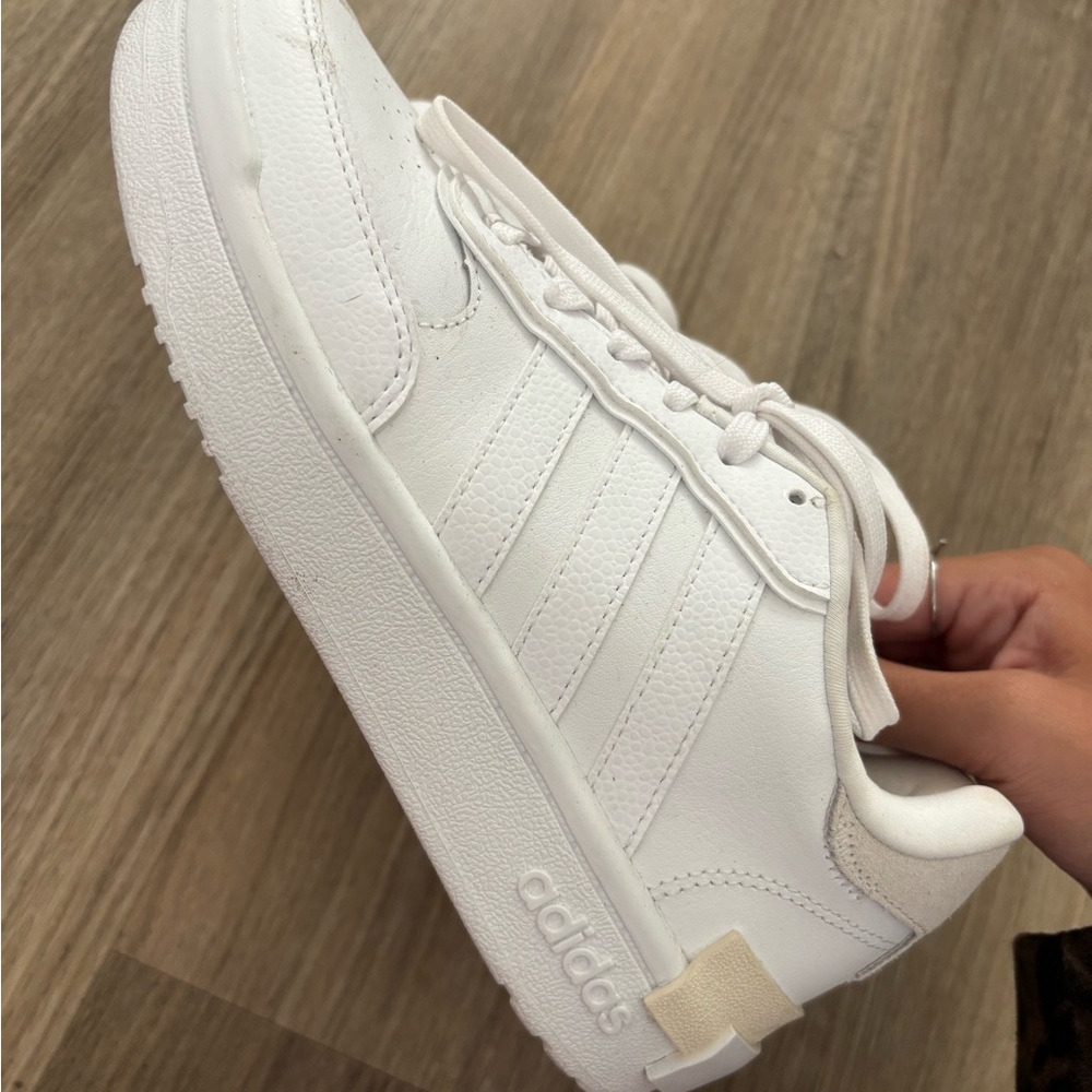 adidas women’s size 6 cloudfoam PostMove SE Sneaker in White